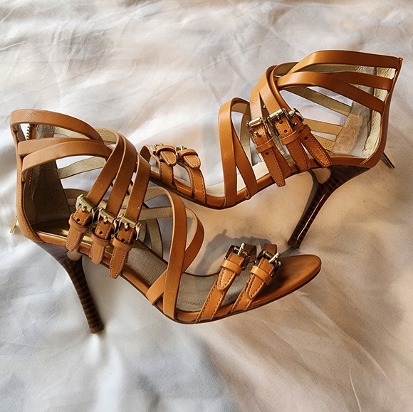 Michael kors heel shoes. Size 7m - Picture 3 of 4